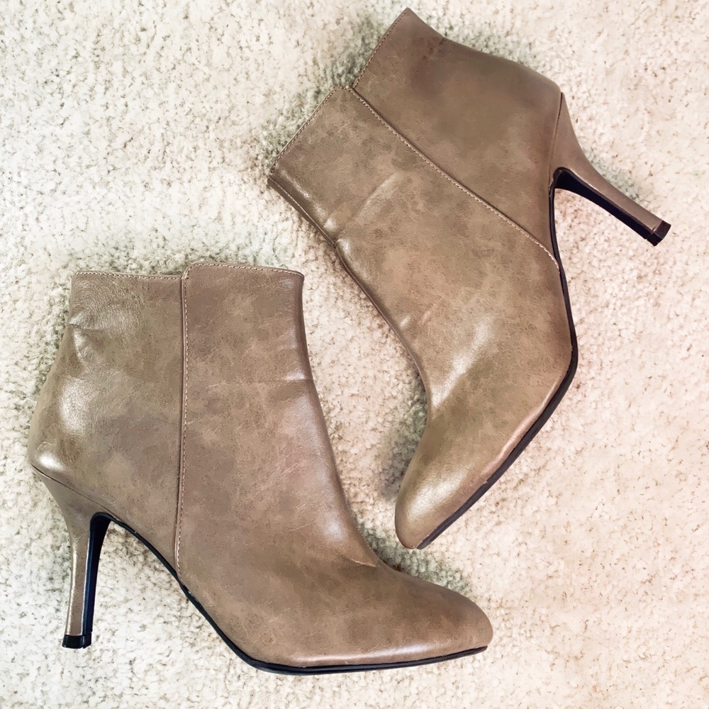 🆕CHINESE LAUNDRY Leather Taupe Ankle Booties